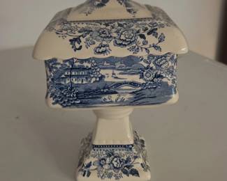Royal Staffordshire Tonquin by Clarice Cliff Covered Vegetable Dish