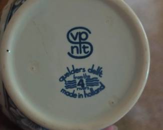 Goudse Plateel Guelders Delft Vase second image