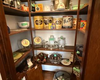 Loads of vintage kitchen decor and items 