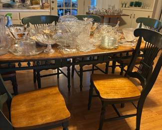 Dining room table with 6 chairs and a leaf