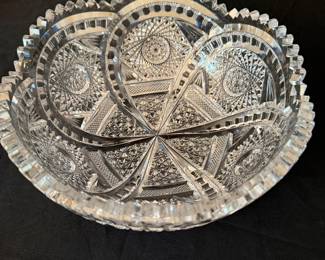 Cut glass bowl 