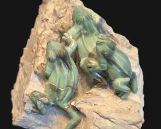 Frogs sculpted out of serpentine 