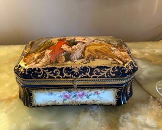 Large RSPrussia dresser box