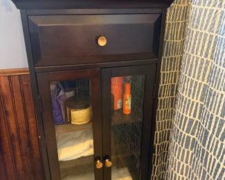 Cabinet with glass doors 