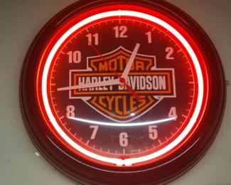 PRESALE - $40 CLASSIC HARLEY DAVIDSON BAR NEON LIGHT CLOCK
