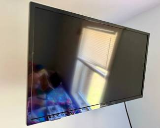 Insignia LCD TV With Remote