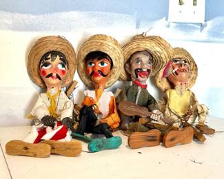 (4) Puppets
