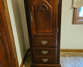 Jewelry cabinet 