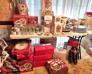 Christmas dishes and accessories 