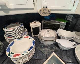 Pier 1 Dinnerware 