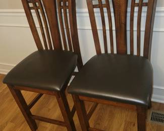 PRESALE - $40 EACH - TWO COUNTER HEIGHT CHAIRS EXCELLENT CONDITION LIKE NEW $