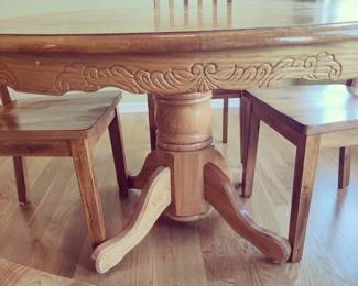 PRESALE - $100 STUNNING SOLID OAK PEDESTAL TABLE(CHAIRS SOLD SEPARATELY)