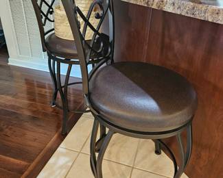 Microwave shown in photo is NOT for sale.  Property of Seasons.