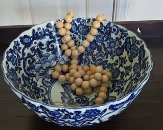 Antique Chinese Qing Dynasty Style Blue and White Scalloped Bowl with Wooden Beads
