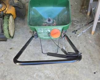 Scotts Turf Builder EdgeGuard Mini Broadcast Spreader