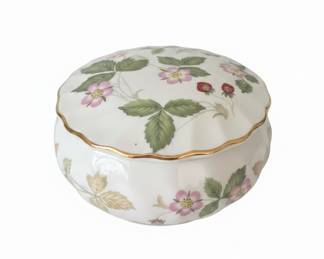 Wedgwood Wild Strawberry Fluted Oval Trinket Box