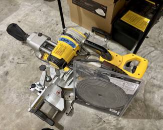 DeWalt sliding compound miter saw