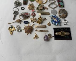 Costume Jewelry Lot: 40 Assorted Pins, Pendants, Brooches & Accessories