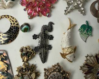 Vintage Costume Jewelry Lot ~ 50 Assorted Pins, Pendants & Brooches