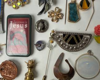 Large Lot 50+ Vintage Costume Jewelry Pins Pendants Brooches Political Buttons