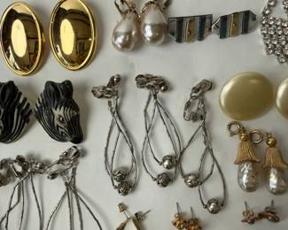 Lot 21 Assorted Costume Earrings Fashion Jewelry Collection