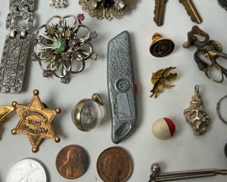 Large Mixed Lot Vintage Costume Jewelry, Brooches, Pins, Pendants, Coins, Keychains