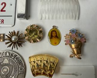 Costume Jewelry Lot: 30+ Vintage Pins, Pendants, Charms, Brooches, Collectibles