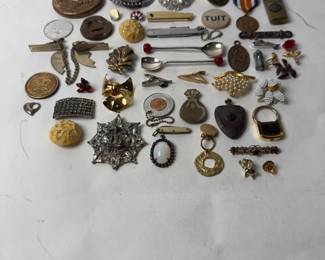 50-Piece Mixed Costume Jewelry Lot: Vintage Pins, Pendants & Trinkets