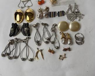 Lot 21 Assorted Costume Earrings Fashion Jewelry Collection