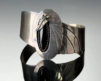 Navajo Sterling Silver & Onyx Cuff Bracelet Signed RT Native American Jewelry