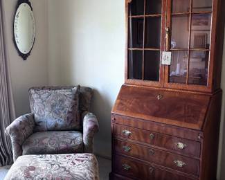 Henredon secretary, beautiful and in great condition 