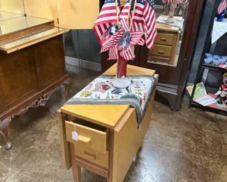 4-Drawer Double-Drop-Leaf Oak Table