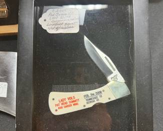 c.2009 PAT SUMMITT Lady Vols, 1,000 Wins Commemorative Lockback Hunter, 440 Stainless Steel Blades