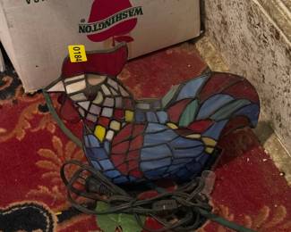 STAINED GLASS STYLE ROOSTER LAMP
