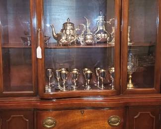 Vintage Mahagony China Cabinet
