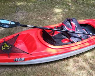 Pelican 10ft Kayak with Oar and Lifejacket 