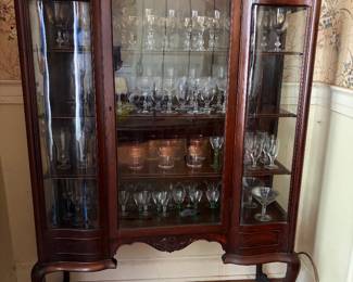 This might be my favorite piece in the whole house. Her curved glass? ! 😍