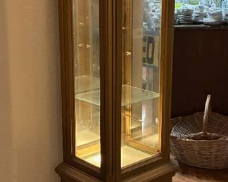 Illuminated curio cabinet
