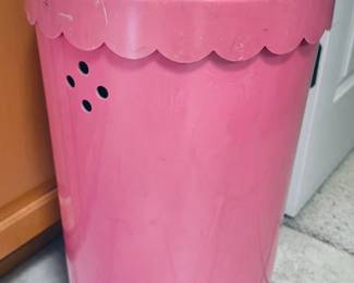 Laundry hamper