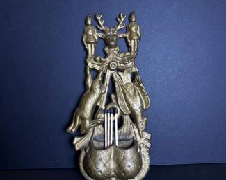 161 vintagecastironwallmatchholderhunt