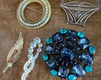 291 vintagecostumebroochpinlot