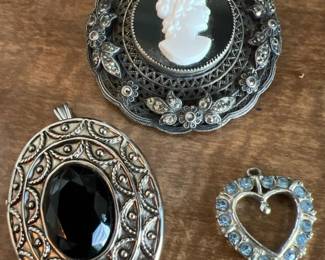 296 pendantsavonblackovallocketcameoan