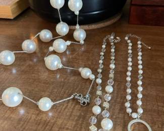 281 fauxpearlcrystalcostumenecklaceslot