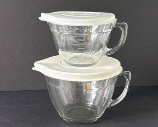 242 pamperedchef8cupand4cupbatterbow