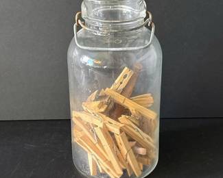 276 vintageglassbailhandlejarwithwoode