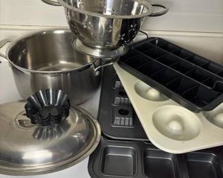 198 kitchenlotbakewaredonutpanicetray