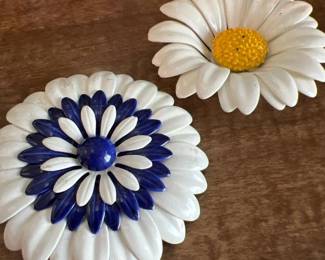 288 midcenturyvintageenamelflowerbrooch