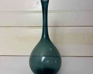 197 handblownblueteardropglassbudvase