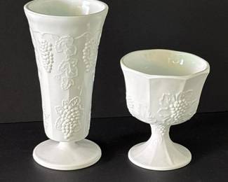 262 vintagemilkglasspaneledgrapevasean