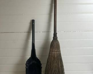 226 vintagehandbroompressedsteeldustpan